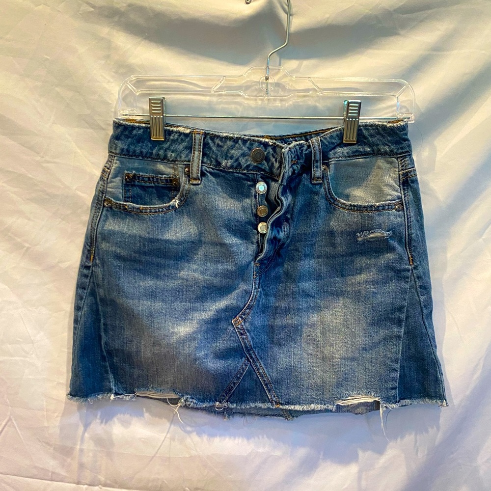 AMERICAN EAGLE distressed jean mini skirt